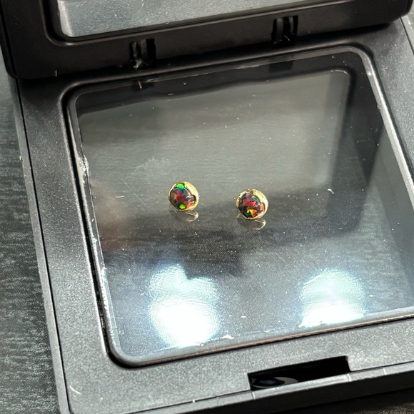 Pair of Anatometal 3mm gold set synthetic black opal threaded end, 14 gauge - Picture 4 of 5
